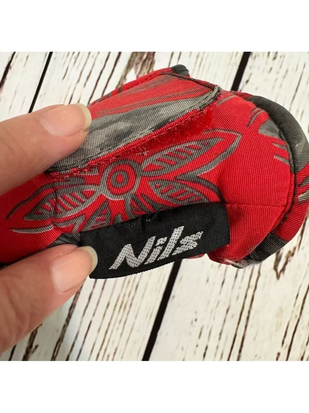 Vintage Nils Red, Gray and Black Patterned Ski Mittens Medium